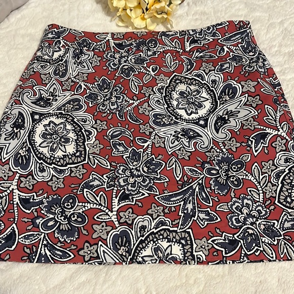 LOFT Dresses & Skirts - LOFT MINI SKIRT SIZE 6